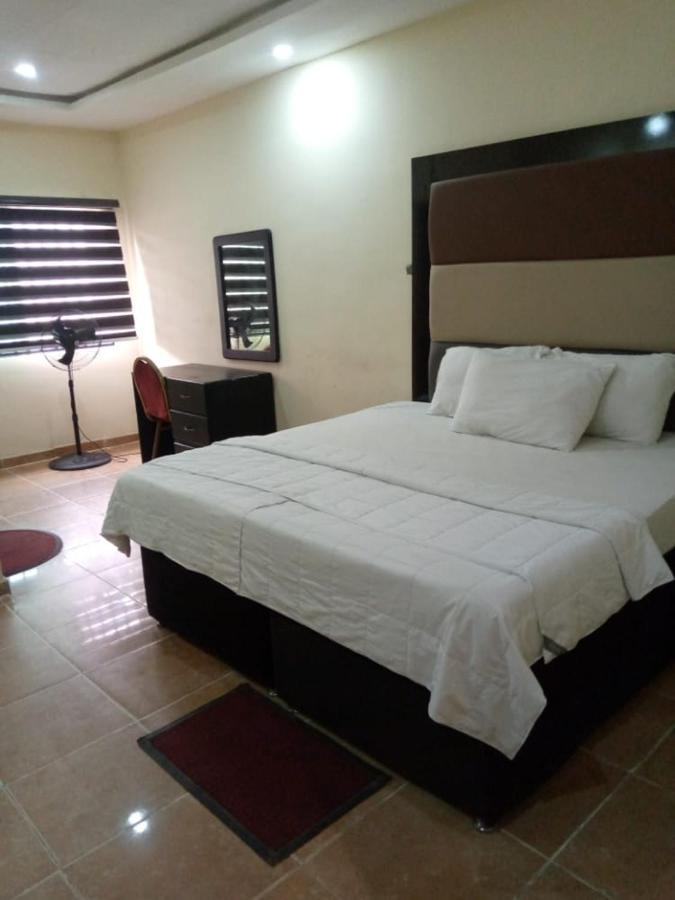 Senators Suites And Towers Hotel Omole Værelse billede