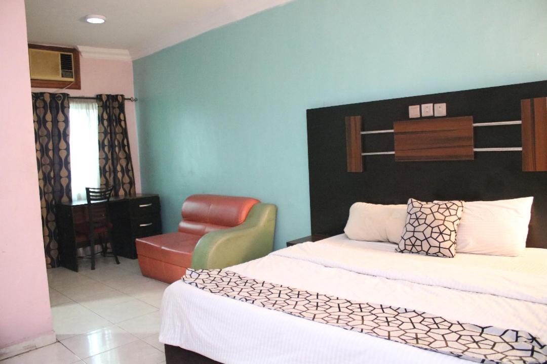 Senators Suites And Towers Hotel Omole Værelse billede