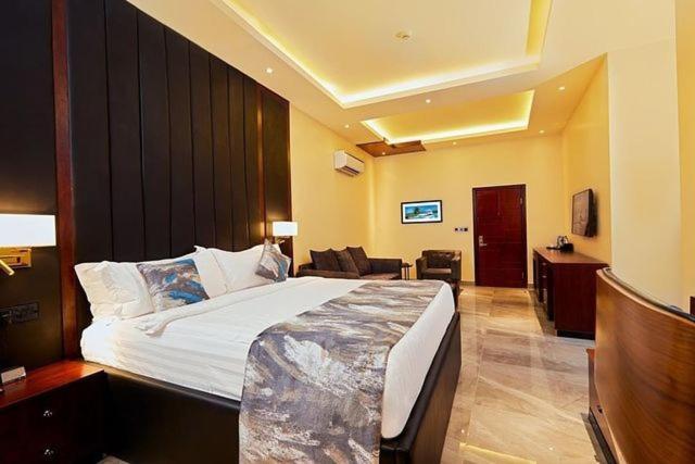 Senators Suites And Towers Hotel Omole Eksteriør billede