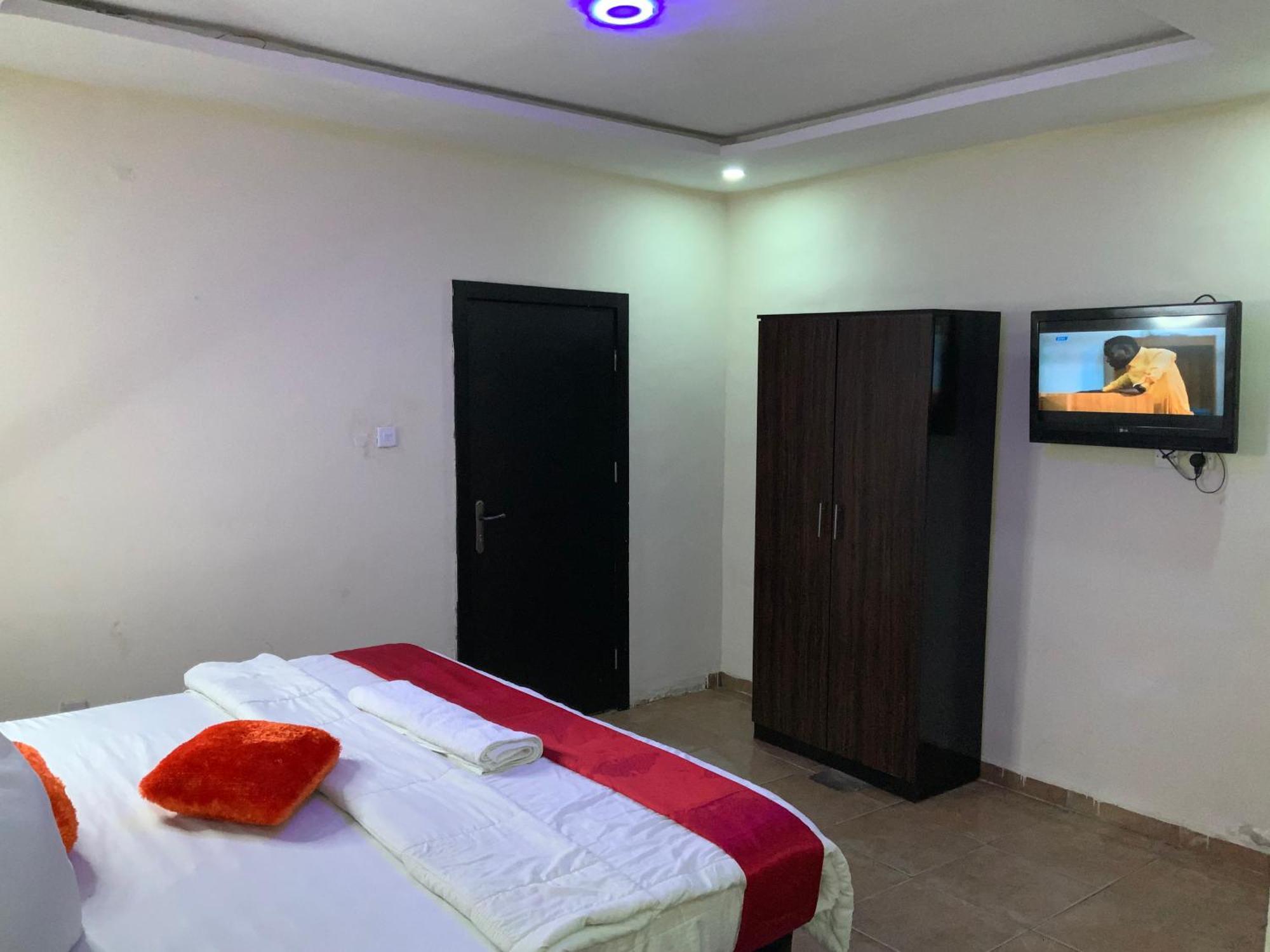 Senators Suites And Towers Hotel Omole Eksteriør billede