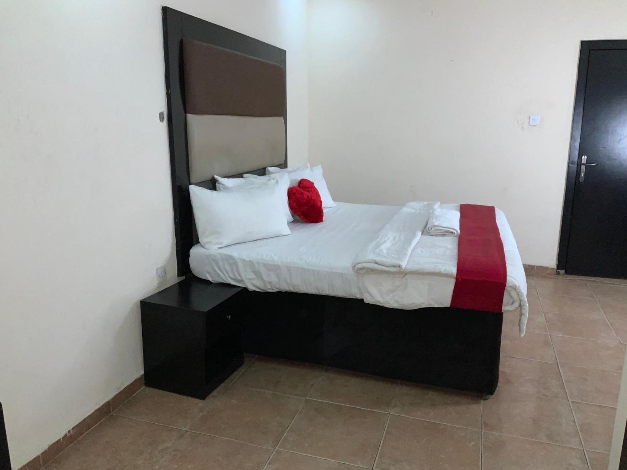 Senators Suites And Towers Hotel Omole Eksteriør billede