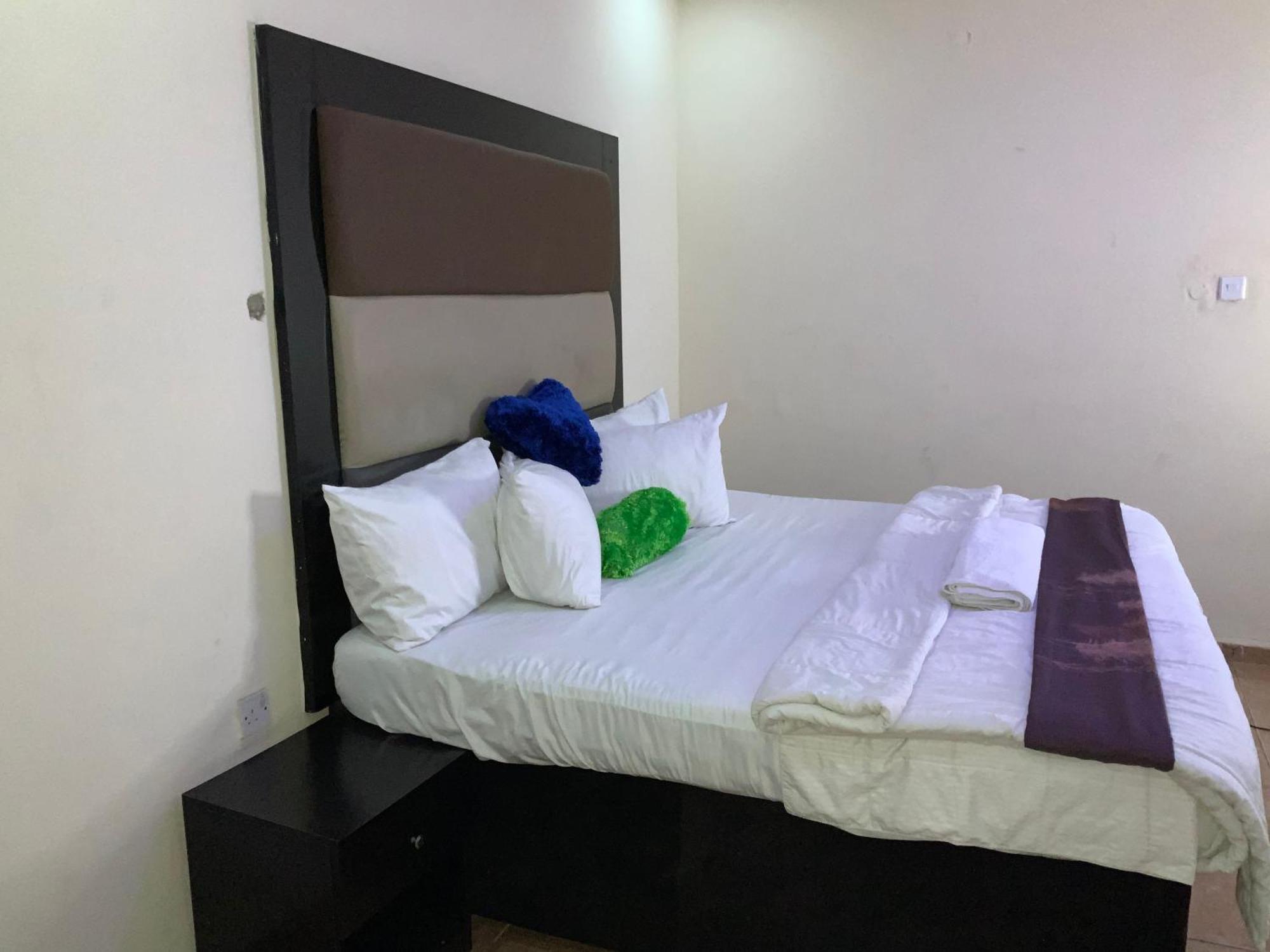 Senators Suites And Towers Hotel Omole Eksteriør billede