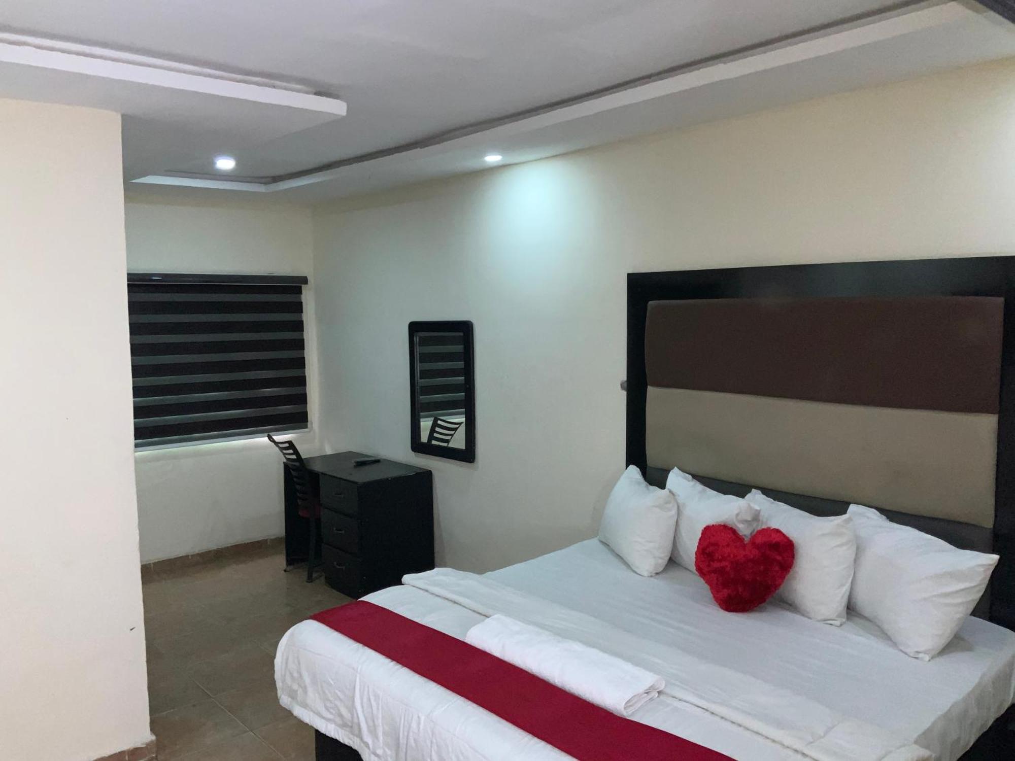 Senators Suites And Towers Hotel Omole Eksteriør billede
