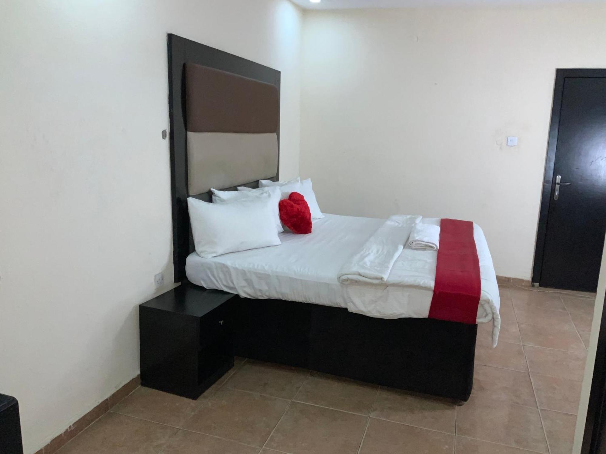Senators Suites And Towers Hotel Omole Eksteriør billede